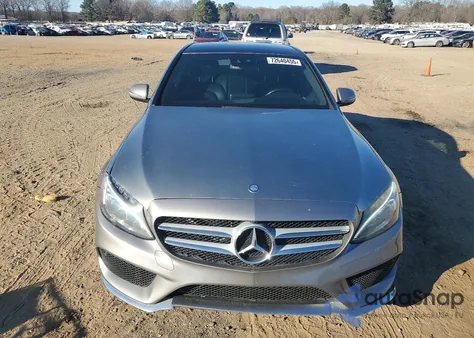 2016 Mercedes-Benz C 300 z USA, uszkodzony, nr VIN 55SWF4JB4GU152504